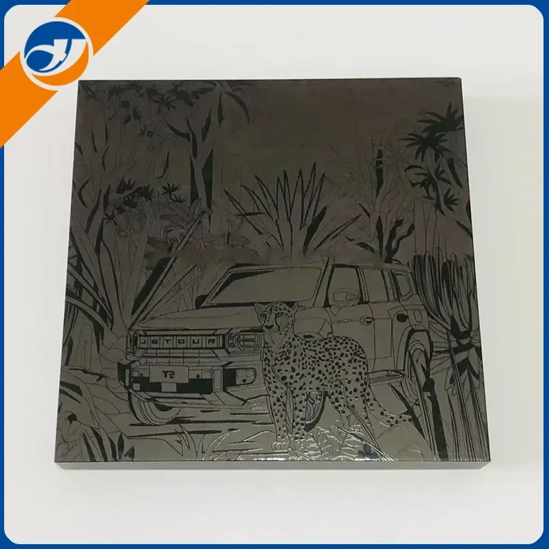 Cutie cadou neagră cu relief mat